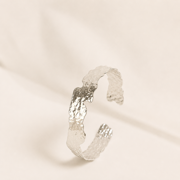 Bracelete prata com texturas organicas