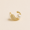 Brinco dourado strass e perola