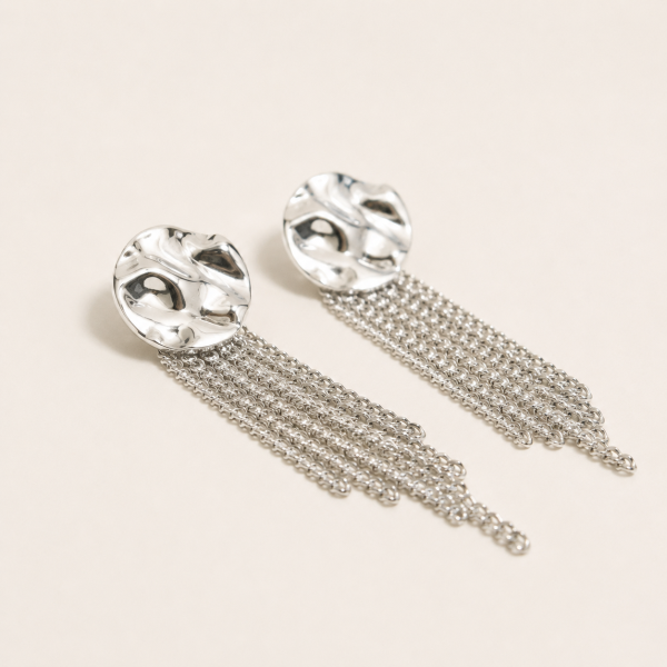 Brinco prata organico com pedra de strass