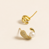 Brinco dourado strass e perola