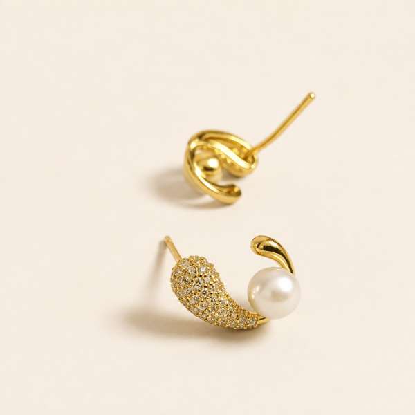 Brinco dourado strass e perola