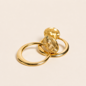 Brinco dourado trama e argola